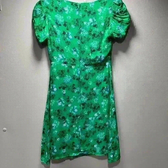 Adorable Green Floral Dress with Ruffled Details - Size XS - Picture 7 of 7